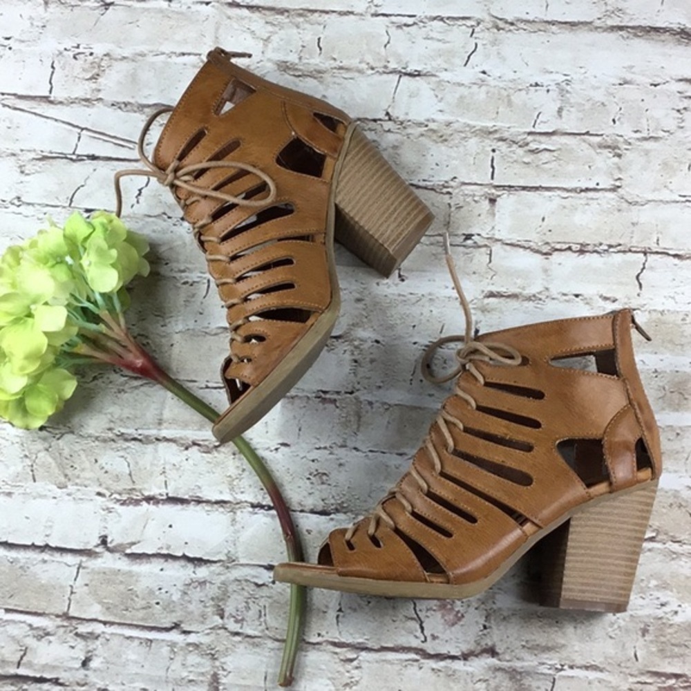 Rampage Vickee Tan lace up booties